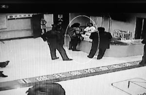 女子就医不愿等待大骂护士 丈夫帮其连续扇耳光