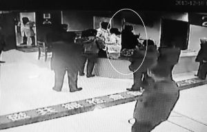 女子就医不愿等待大骂护士 丈夫帮其连续扇耳光