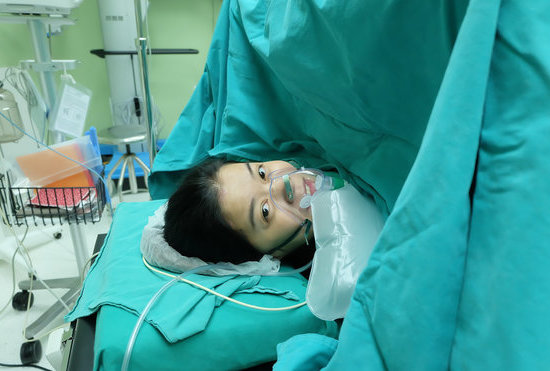 8岁男童捐骨髓救父亲：用我的血 多少都行