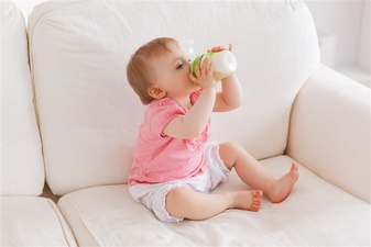 亲友执意喂食 1岁半幼女核桃仁卡住喉咙险窒息