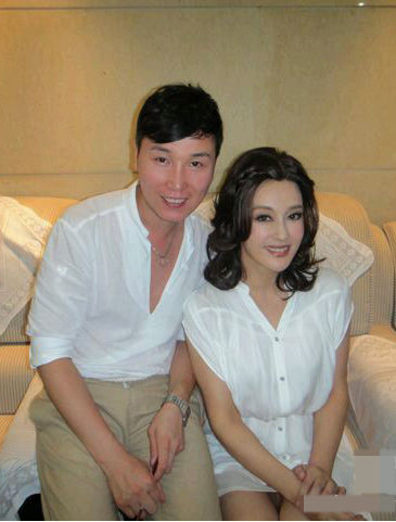 刘晓庆时嫩时老 揭其20余年换脸史_整形