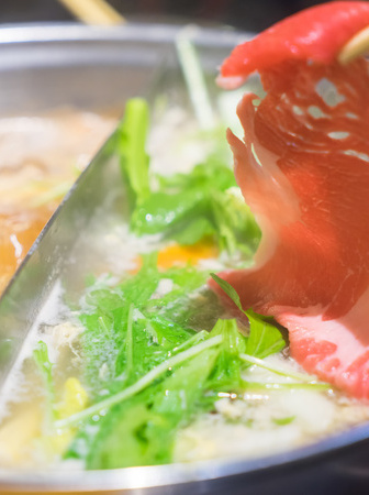 贵阳多市场售致癌烤鸭油 店主称含多种草药(图)