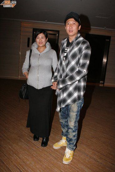周家蔚下周一剖腹生子 洪天明请假陪老婆待产
