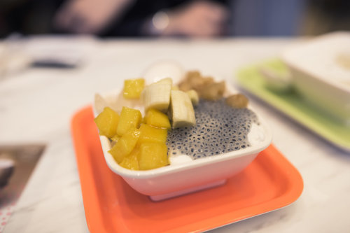 广州同甘同味餐馆萝卜糕现玻璃 仅免餐费拒绝赔偿