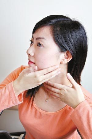 8个瘦脸动作 速成小V脸(图)