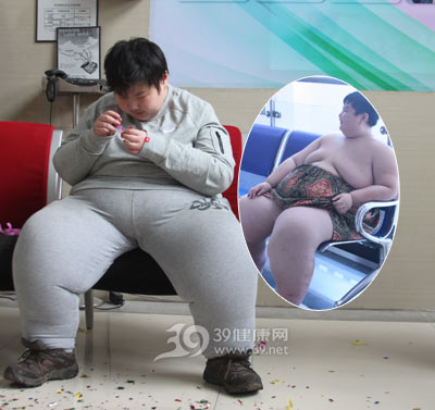 小胖徐周磊,手术3个月后减了82斤2014年,14岁的徐周磊体重已达到300斤