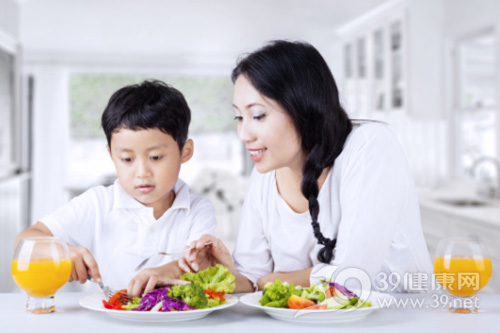 别禁止垃圾食品？10个方法培养孩子健康饮食习惯