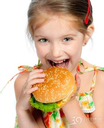 培养孩子饮食习惯别禁止“垃圾食品”