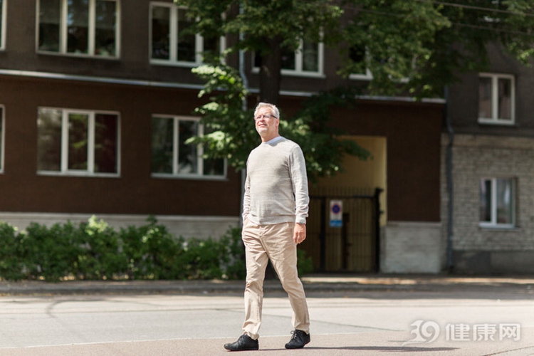 想走路养生,先学会一个好姿势!大部分人一错再错