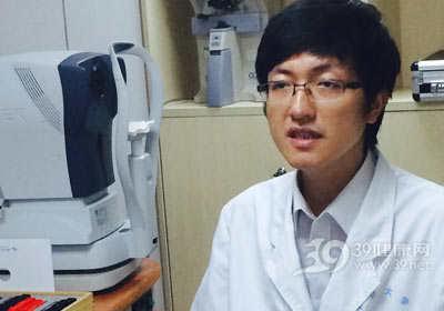 39健康网就此咨询了中山大学中山眼科中心视光学专家卢金华,卢医生