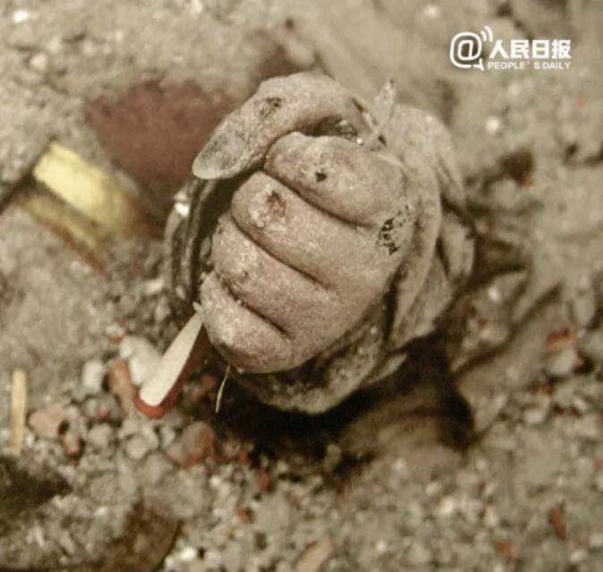 512汶川大地震照片(图片来源:人民日报)