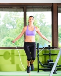 女性跳绳可缓解便秘减肥