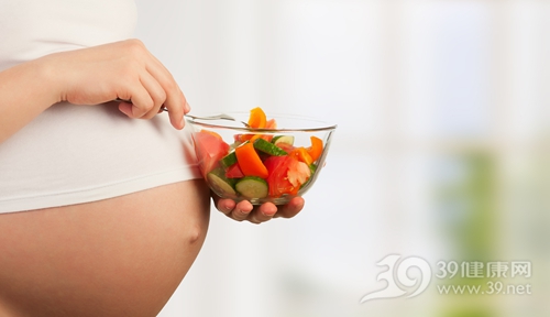 怀孕 孕妇 吃东西 水果  蔬菜 青瓜 西红柿_15065780_xxl