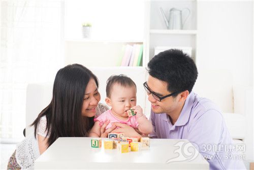 亲子 孩子 母亲 父亲 一家人 玩乐 积木 学习_22729295_xxl