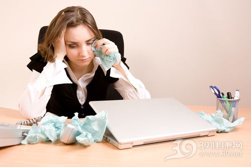 青年 女 工作 哭泣 压力 电脑 眼泪_7957277_xxl