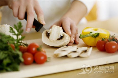 烹饪 切菜 菌类 蘑菇 西红柿 黄椒_12614474_xxl