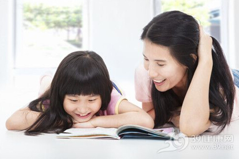 给孩子看盗版书小心影响大脑发育