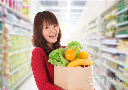 青年 女 购物 超市 水果 蔬菜 橙子 苹果 香蕉 生菜_19590230_xxl
