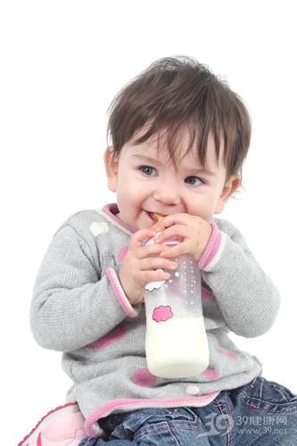 婴幼儿 奶瓶 喝奶 牛奶__17789685_xl