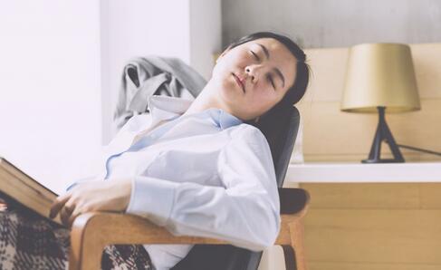 午睡有哪些好处 怎么午睡最健康 健康的午睡方法