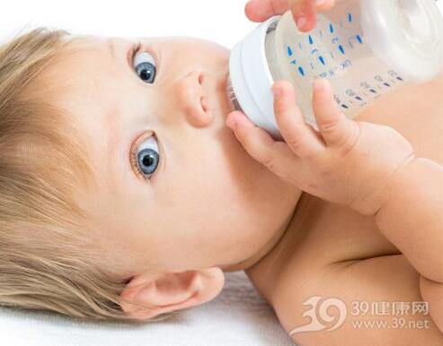 给宝宝买奶粉 你会看营养成分表吗？