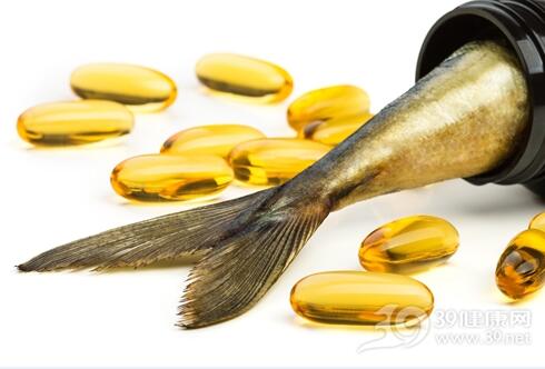 男人40岁后易缺钙，吃点鱼肝油有助补钙