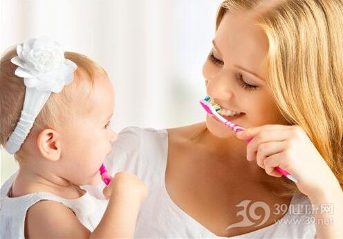 不同年龄段宝宝如何正确刷牙？