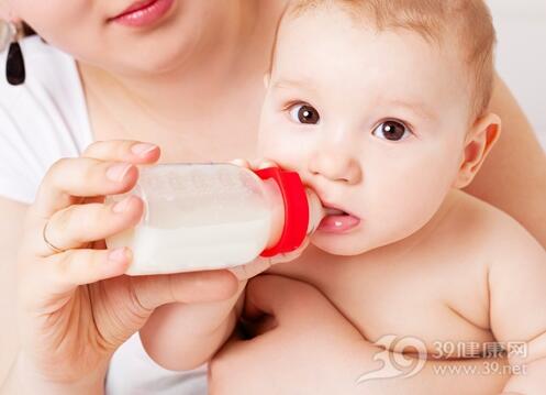 宝宝为什么会吐奶？宝宝吐奶的4种原因