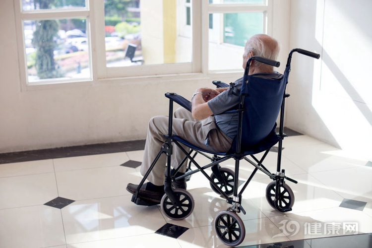 提醒：老人突然变得“难搞”，可能是得了老年痴呆