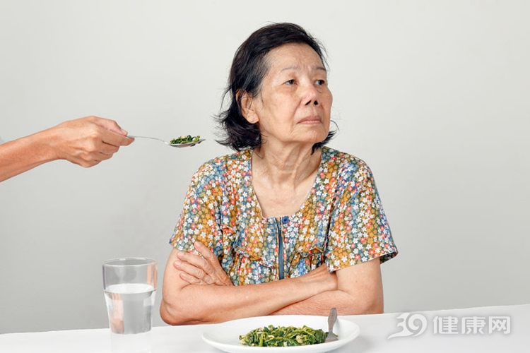 提醒：老人突然变得“难搞”，可能是得了老年痴呆