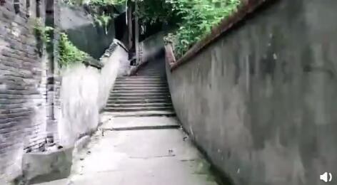 重庆人不胖的原因:他们不是在爬坡，就是在爬楼梯(图1)