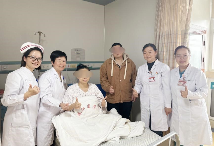 剖出宝宝同时剖出12个瘤子，珠江医院产科助多发性子宫肌瘤孕妇平安分娩