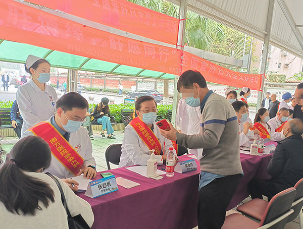 中国每10人中就有3个是肝病，专家呼吁体检加做乙肝筛查