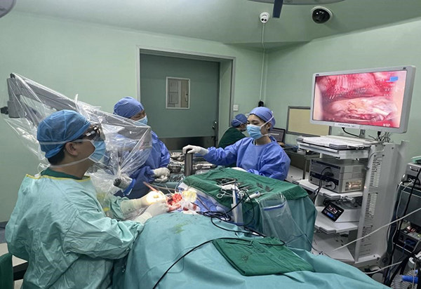 华南首例！广东团队完成3D外视镜辅助下听神经瘤切除手术