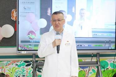 在儿童肿瘤病房,她们用表演开启抗癌之旅