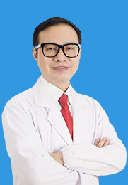 黄东亮 副主任医师 南京医科大学医学院硕士学位 胸部微创专家 国际外科学院会员