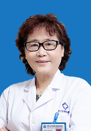 杨莹琦 副主任医师 从事医疗工作三十七年 泛发型、大面积青少儿白癜风 熟练掌握皮肤科各种手术适应症