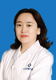 翟利娜 医师 毕业于河南中医药大学 多次参加国内权威白癜风学术交流会 扎实的理论基础和丰富的临床经验