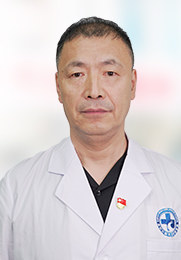 王喜国 副主任医师 毕业于哈尔滨医科大学医疗系 教学科研及临床诊疗36年 白癜风等皮肤疑难杂症的辨证治疗