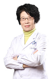 刘惠梅 精神科主任 40余年临床诊疗经验 扎实的理论基础和丰富的临床实战经验 深受患者及患者家属的赞扬和信赖