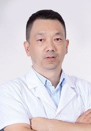 郑力章 执业医师 从事泌尿外科临床工作二十余年 于三甲医院进修学习多年 丰富的临床经验和仁心医德深受患者的信赖