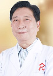 冯家新 副主任医师 中医治疗白癜风倡导者 从事白癜风疾病的研究30余年 有深厚的皮肤病临床诊疗经验