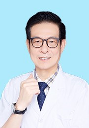 郭小州 主任医师 儿童发育行为专家 中医儿科学科带头人 毕业于福建中医药大学