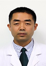 张新华 主任医师 2006年（35岁）晋升为正教授 武汉大学博士生导师 2007年度教育部“新世纪优秀人才”