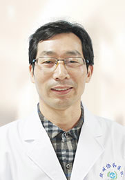 王章生 门诊主任 临床经验丰富 一直致力于肛肠病的临床诊疗 毕业于南京中医药大学