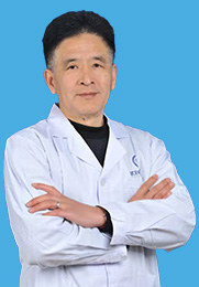 杨洪 主任医师 资深中医专家 拥有三十几年临床经验 具备深厚的中医理论和丰富的临床经验