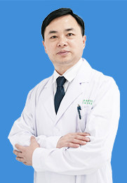 刘进东 副院长 1981年毕业于黑龙江省中医药大学 从事儿科临床诊疗工作40年 中华医学会会员
