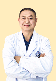 郑新宇 主任医师 从事银屑病临床医疗20余年 银屑病疾病的诊治 对各类银屑病分型治疗具有独特的见解