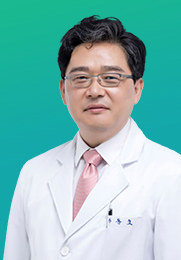  He Donghao, the chief physician, is a full member of the Korean Society of Craniofacial Plastic Surgery. A full member of the American Society of Aesthetic Plastic Surgery (ASAPS). A full member of the Korean Society of Prosthetics