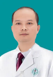 李春林 副主任医师 深耕肝胆胰脾外科领二十载 四川省康复医学会肝胆胰专委会委员 担任《腹腔镜脾脏外科手术学》编委